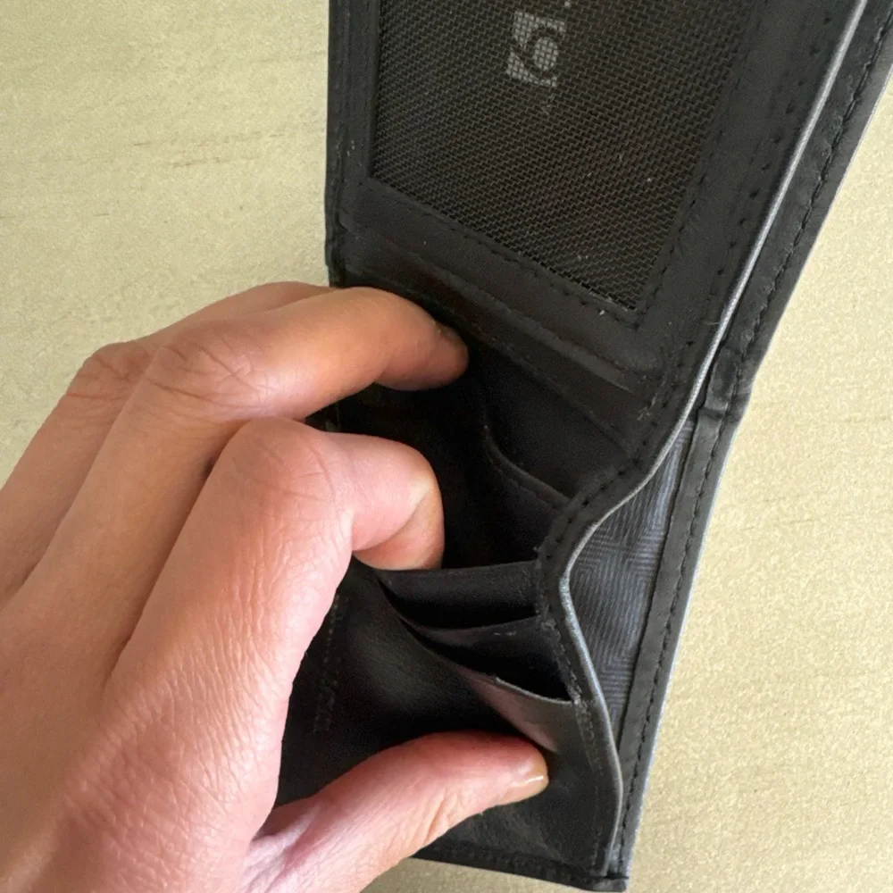 Apt. 9 Men's Black Genuine Leather Bifold Wallet - Slim Classic Design